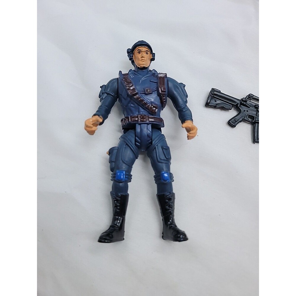 Army Figures lot of 3 - army guys Random Commandos generic joe men + Toy Weapons - Picture 11 of 14